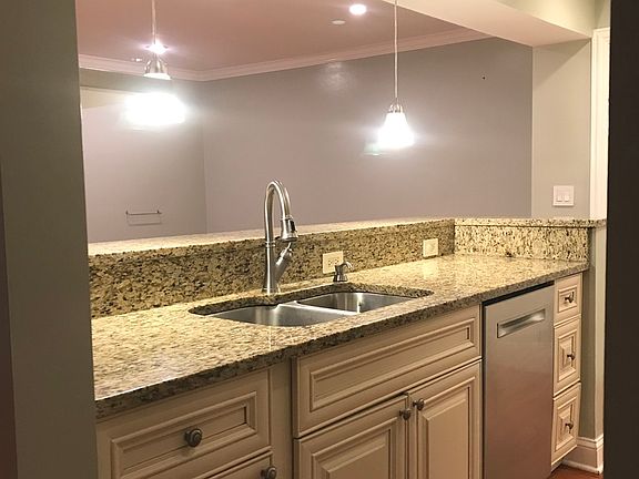 4th image of 1810 Hemlock Pl APT 106