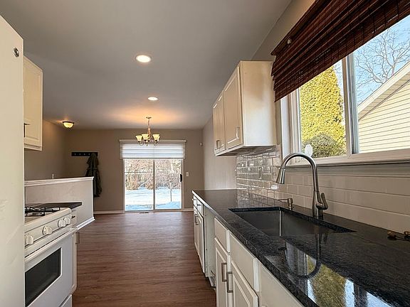 5th image of 26612 Vassar Ave