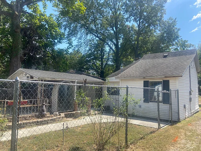 312 W Martin Ave — Photo 7
