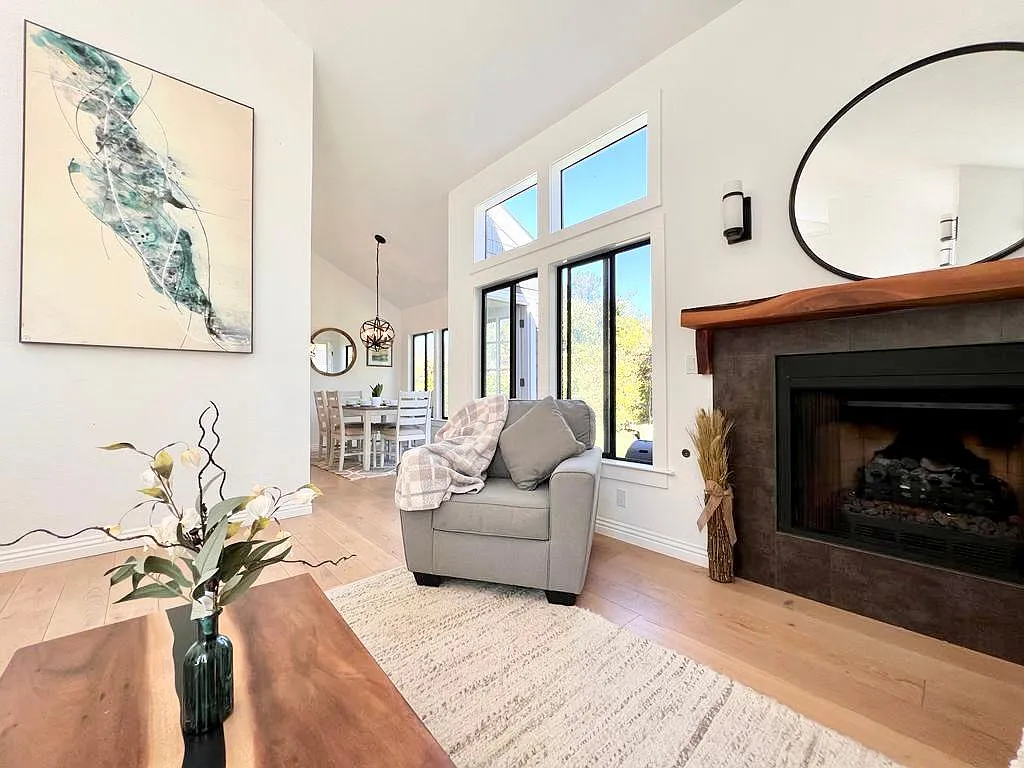 2080 Marich Way — Photo 3