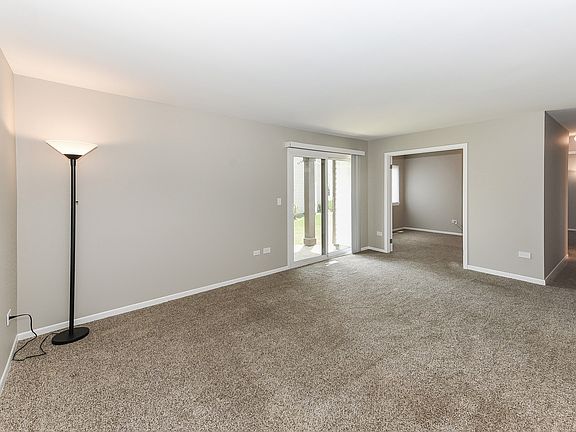 3rd image of 961 Manchester Cir