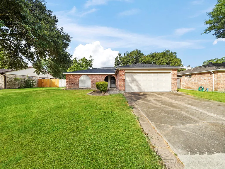 1223 Bramblebury Dr — Photo 33