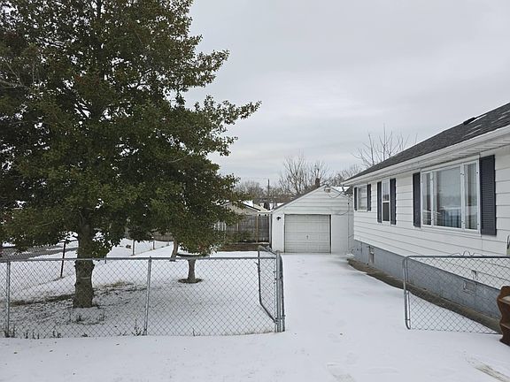 3rd image of 1214 Napier St