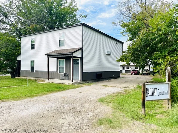 109 NW 1st St, Muldrow, OK 74948