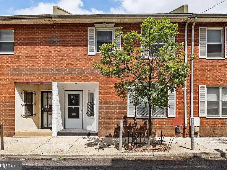 1221 Kater St — Photo 1