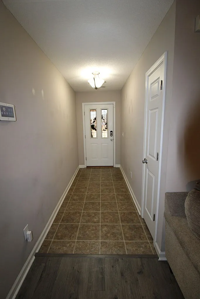 3 bed, 2.0 bath, 1596 sqft, $1,650 — Photo 2
