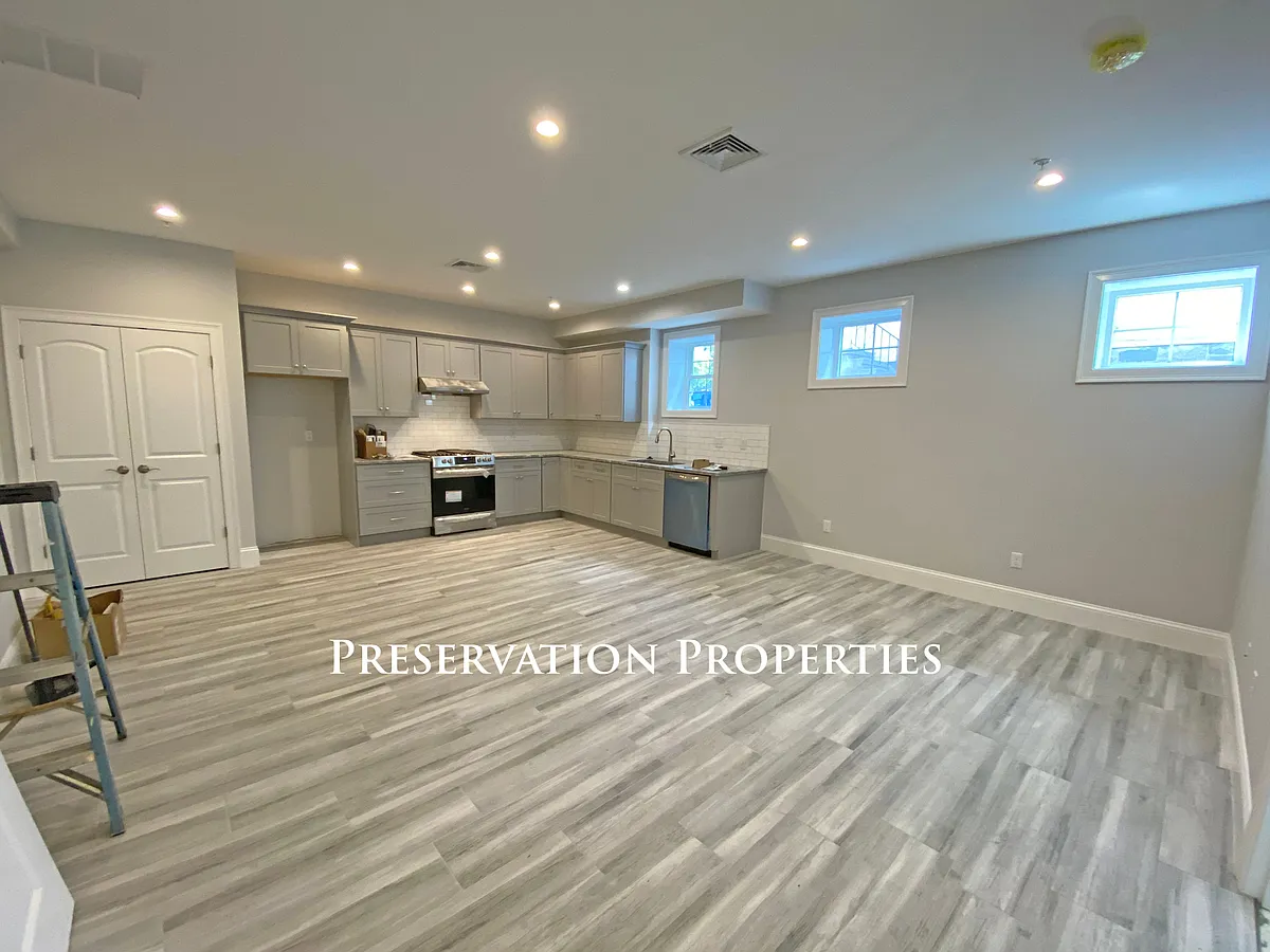 Building Photo - 44-46 Cook St #B