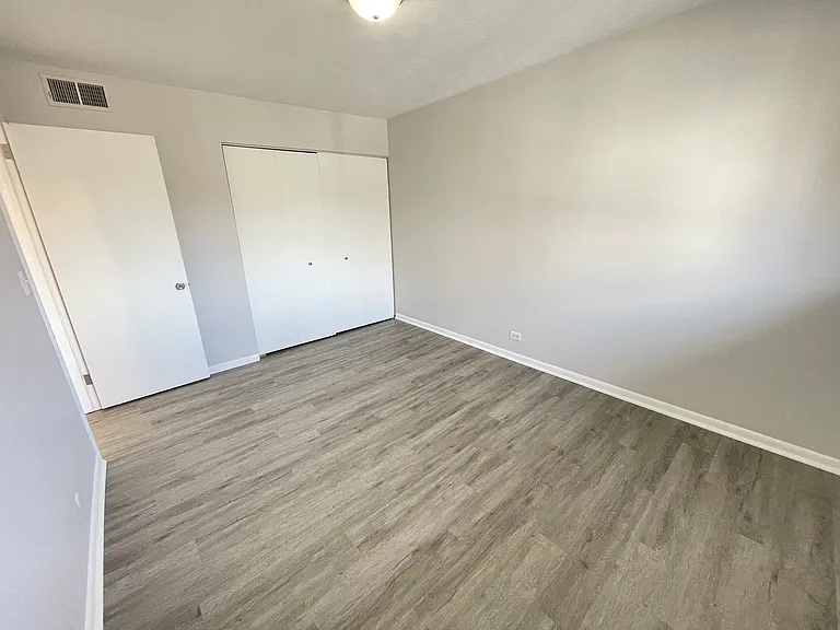 235 E Palatine Rd #2B — Photo 5