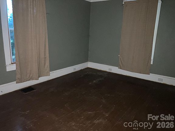 4th image of 2715 Hollis Rd