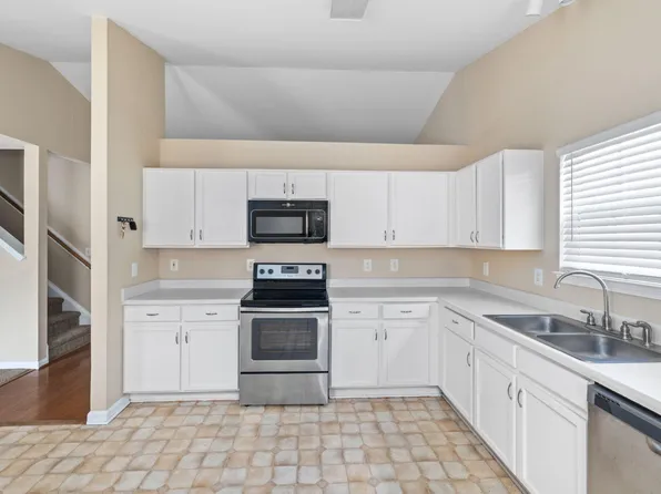 1524 Clover Ridge Ct, Raleigh, NC 27610