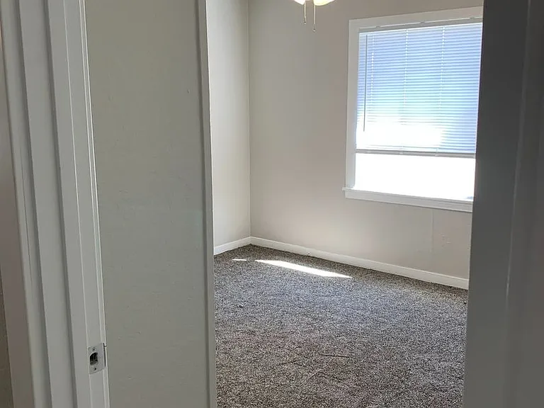2038 Laburnum Ave #A — Photo 4