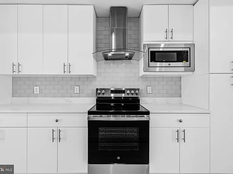2530 B Elvans Rd SE — Photo 7