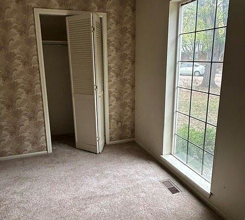 4th image of 1355 Flora Dr