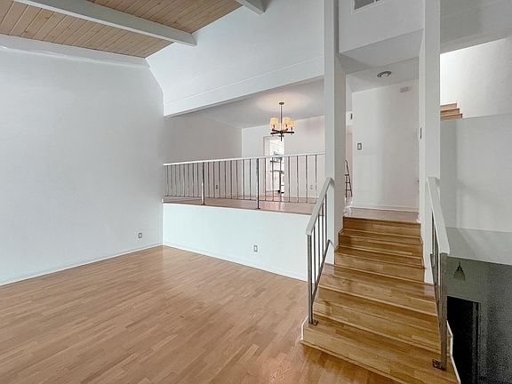 2nd image of 11868 Moorpark St APT C