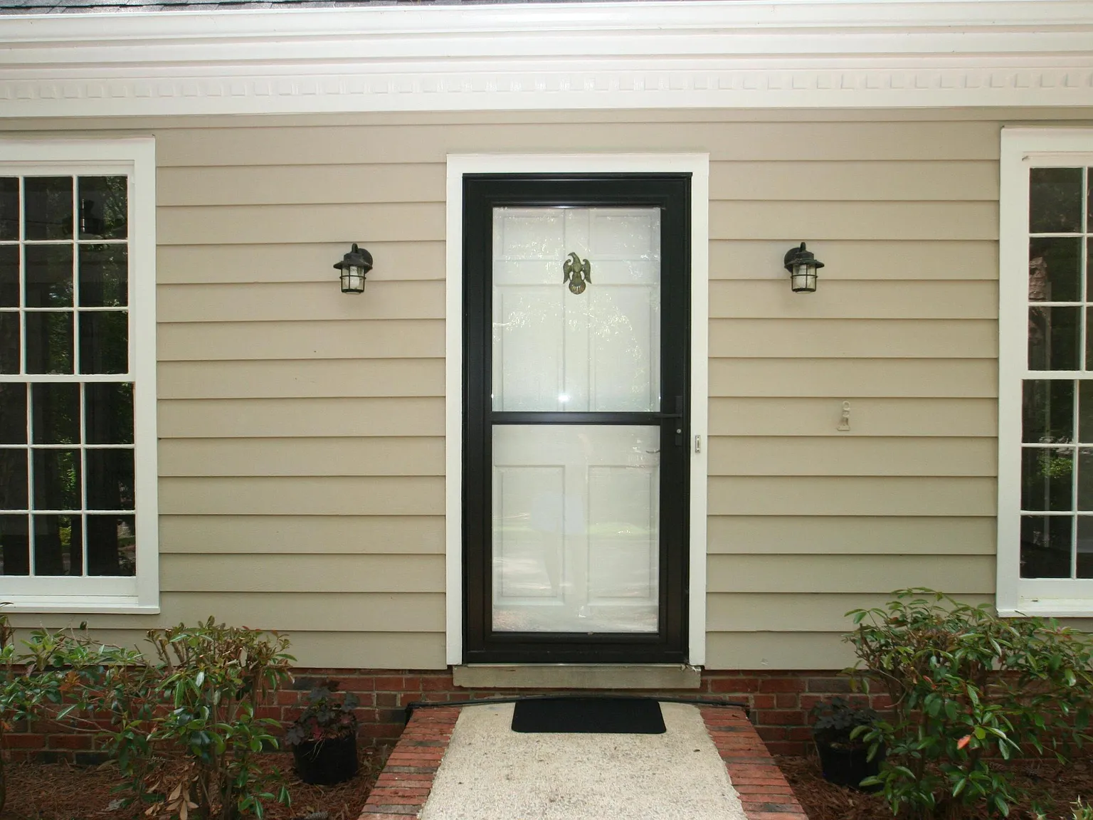 3 bed, 2.5 bath, 1795 sqft, $2,400 — Photo 2