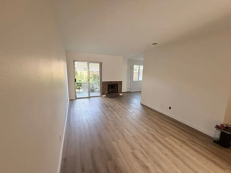 14700 Berendo Ave #2 — Photo 7