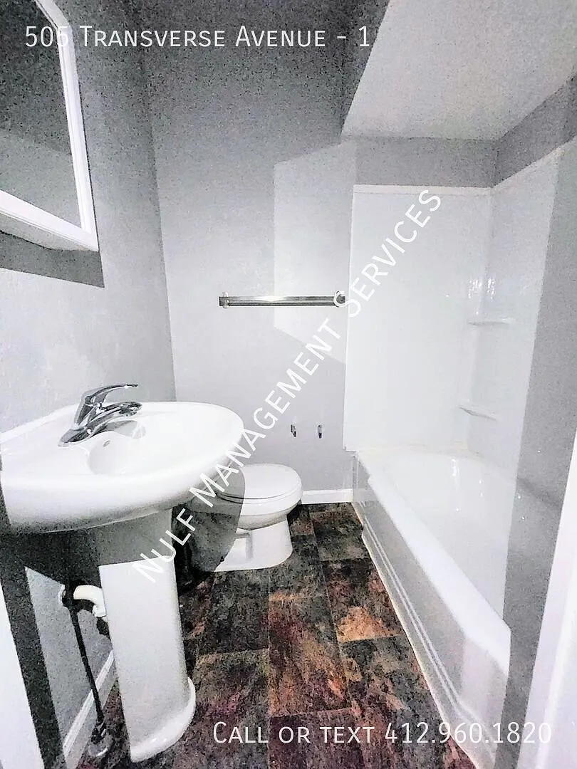 1 bed, 1 bath in Mt Oliver — Photo 2