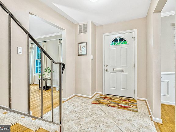 4th image of 6635 McLean Ct