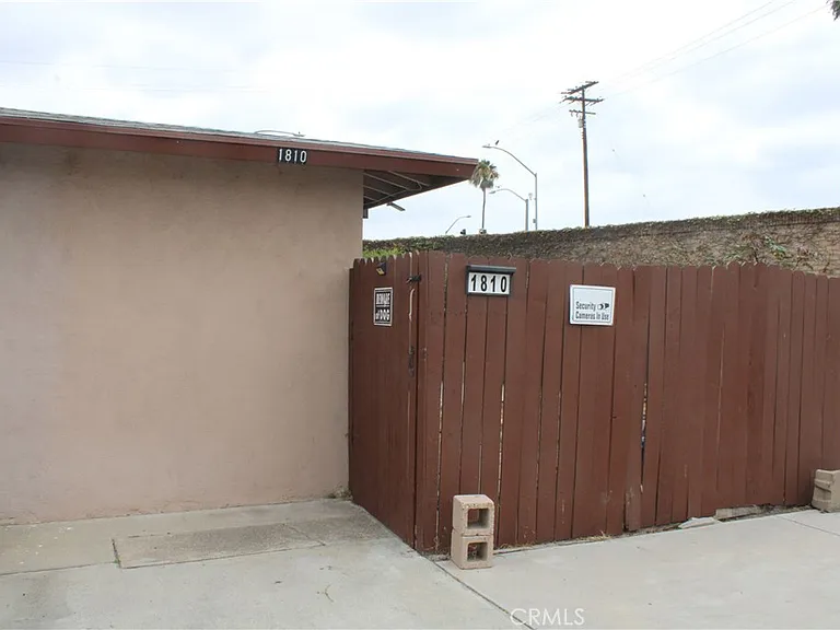 1810 W Houston Ave — Photo 19