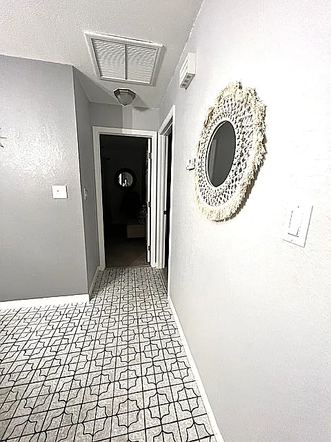 3 bed, 1140 sqft, $2,200 — Photo 4