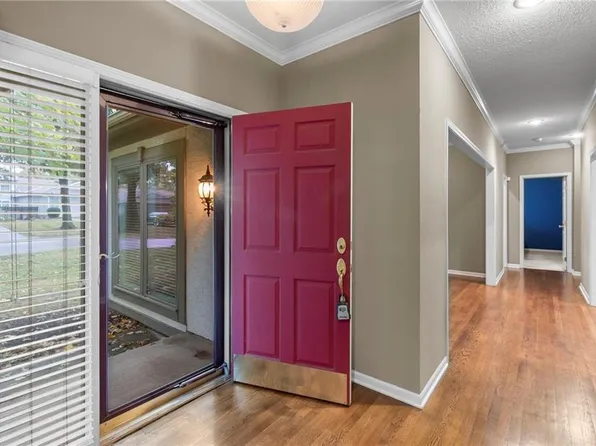12710 Cambridge Ln, Leawood, KS 66209