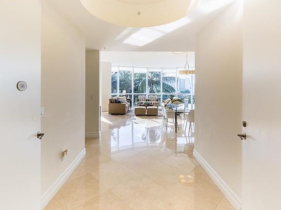 5th image of 1801 Collins Avenue Apt #601