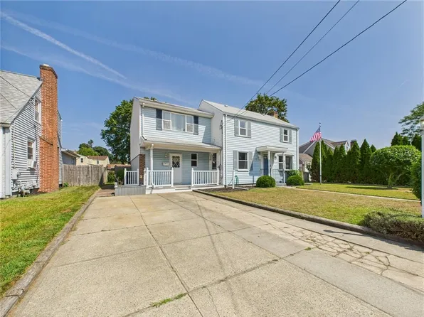 85 Pilgrim Dr, Warwick, RI 02888