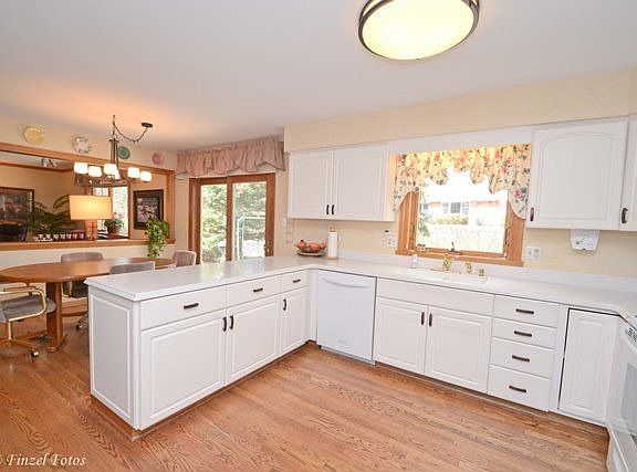 4th image of 308 S Kensington Ct