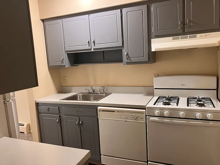 Stonegate Apartment — Photo 6