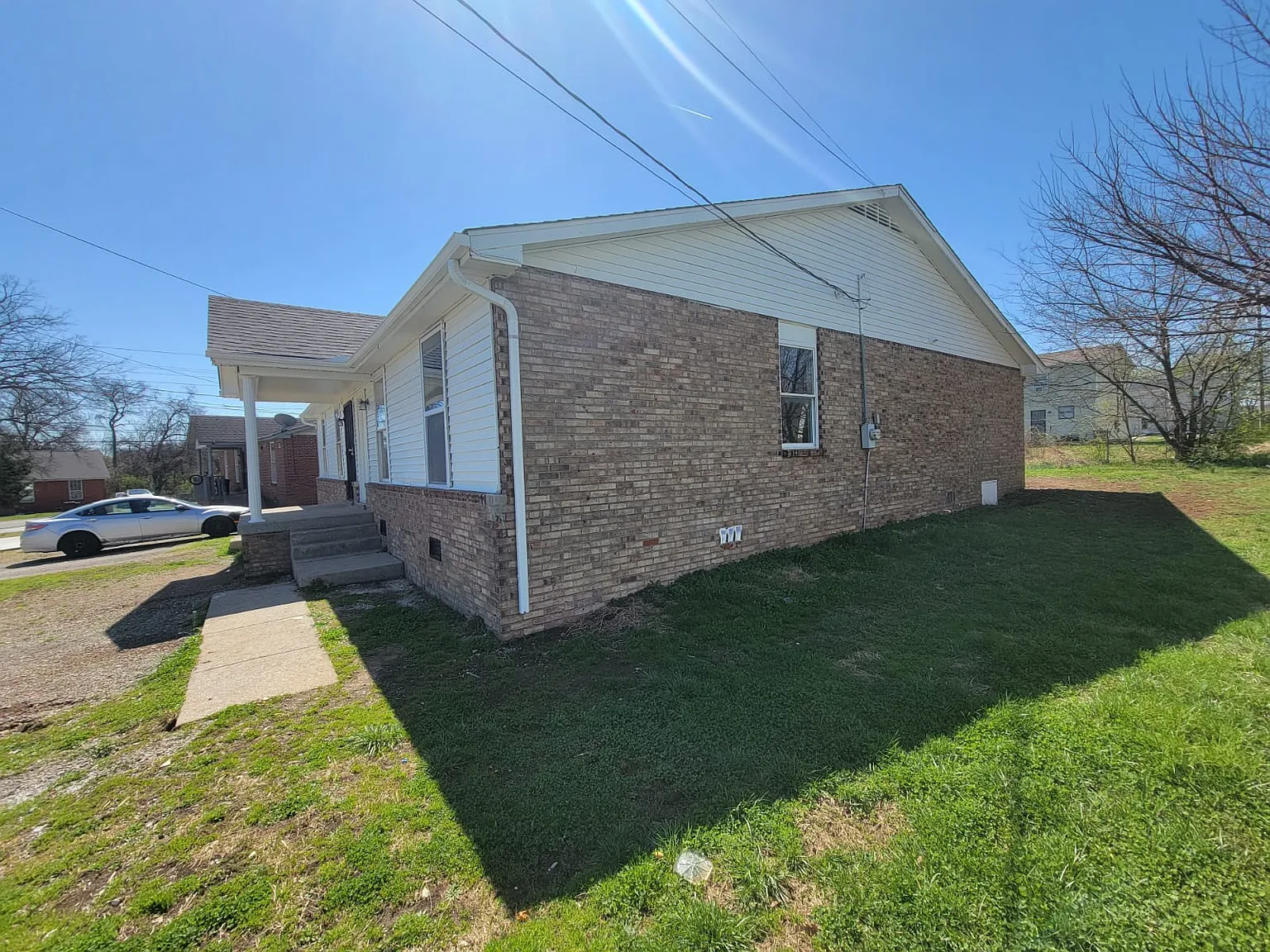 3 bed, 1075 sqft, $1,740 — Photo 2