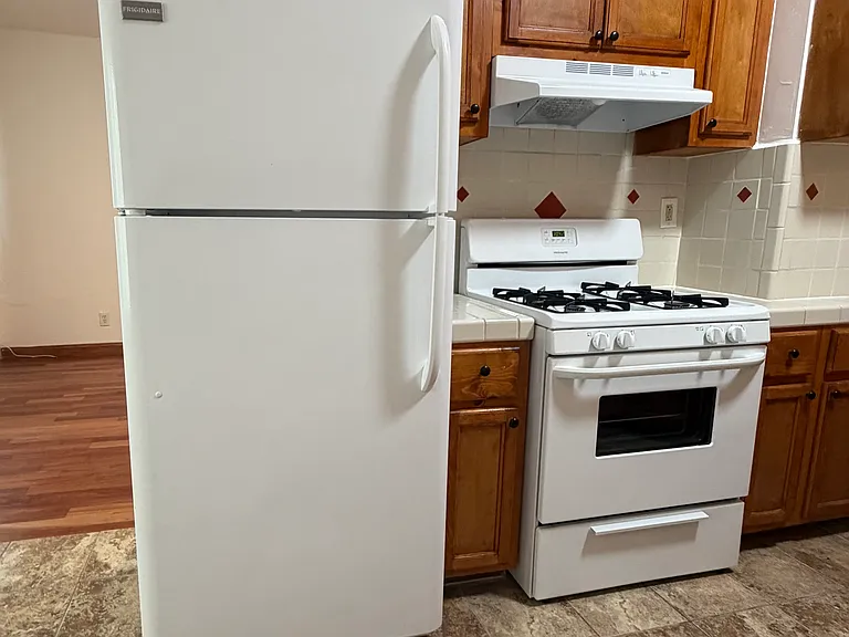 1172 N Kingsley Dr #107 — Photo 16