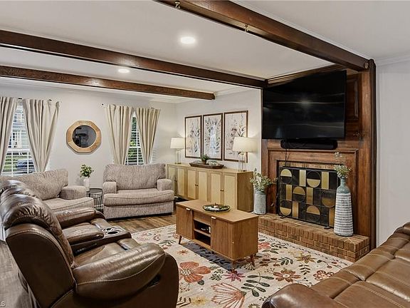 4th image of 8 Sagebrush Ct