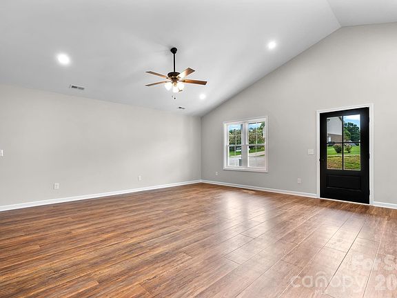 5th image of 128 Buck Shoals Cir