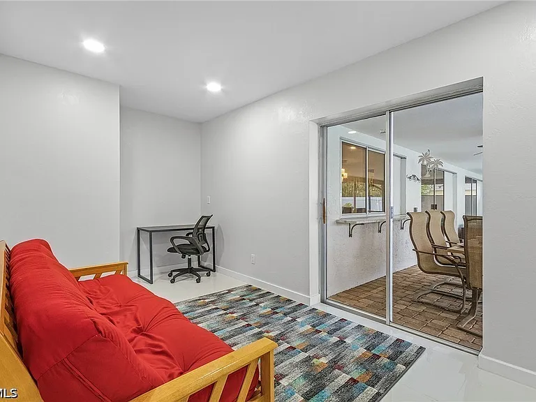 1721 SE 6th Ln — Photo 32