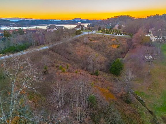 5th image of 719 Riveredge Ln