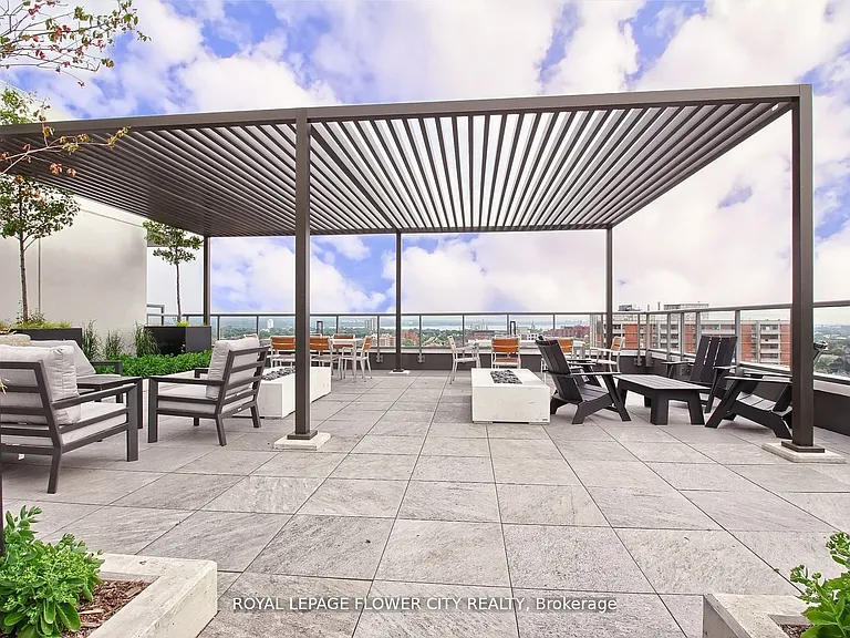 212 King William St #1011 — Photo 34