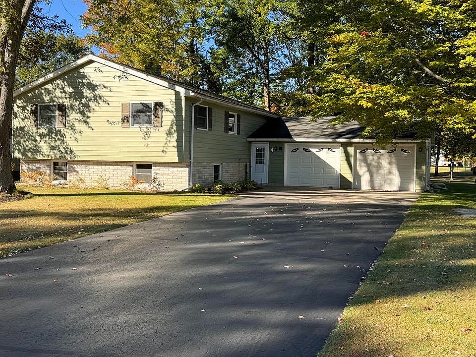 1st image of 2365 Woodcrest Dr