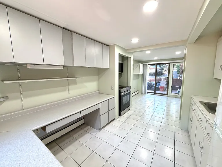 52 Deepdale Dr — Photo 24