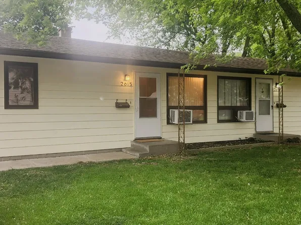 2613-2615 Magnolia Dr, Bettendorf, IA 52722