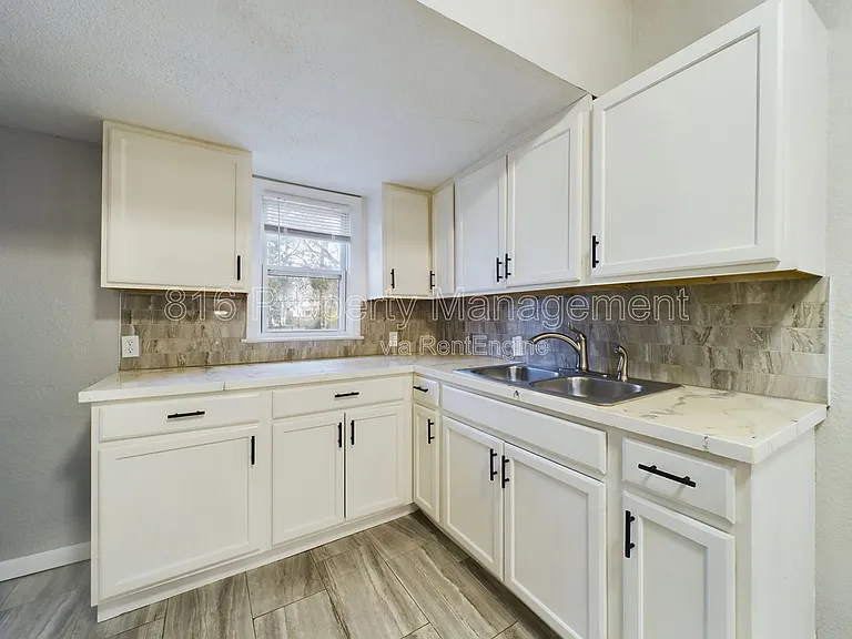 2323 Lister Ave — Photo 4