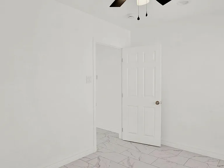 2239 W Lincoln St — Photo 13