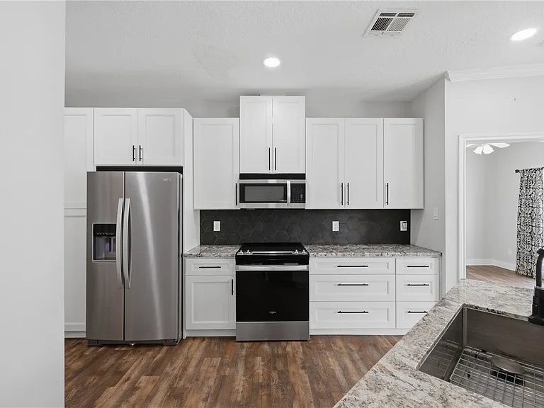 239 Navarro Dr — Photo 3