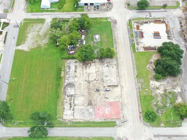 840 College St, Beaumont, TX 77701