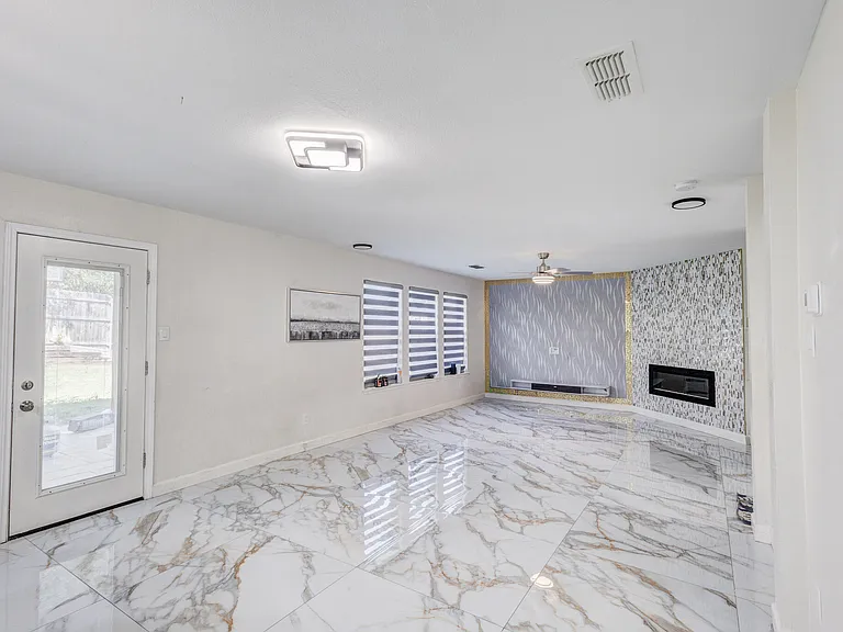 519 Darlene Trl — Photo 14