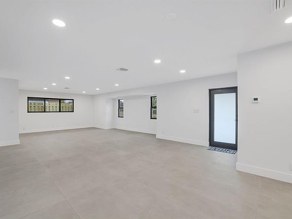 5th image of 550 SW 6th Ave