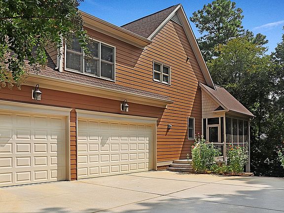 OVERSIZED 3 CAR GARAGE