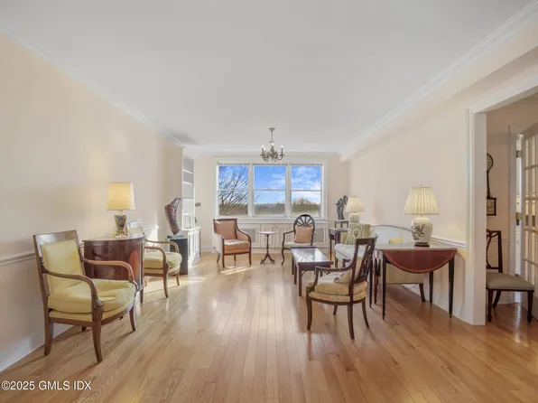 1 Putnam Ct #2J, Greenwich, CT 06830