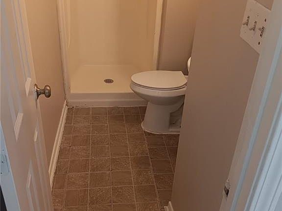 3rd image of 1938 Longwood Ct
