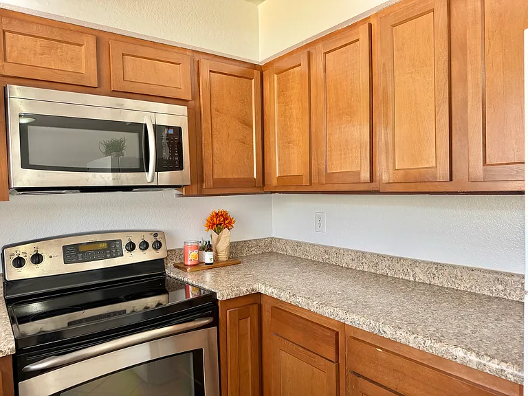 765 N Arrowhead Dr #2 — Photo 5