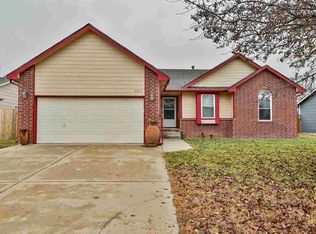 1911 S Prescott Cir, Wichita, KS 67209